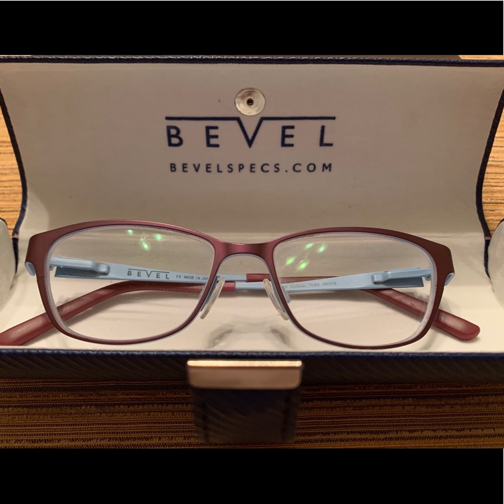 Bevel women’s glasses
